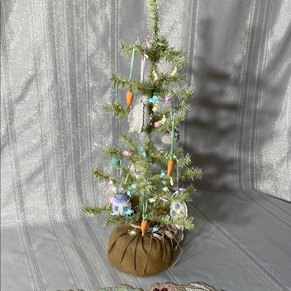 Festive Green Holiday Tree with Ornaments